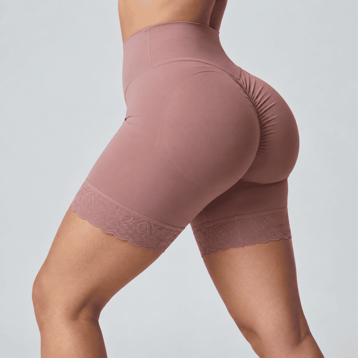 Shorty Sculpt — Courbes sublimées, touche de dentelle -