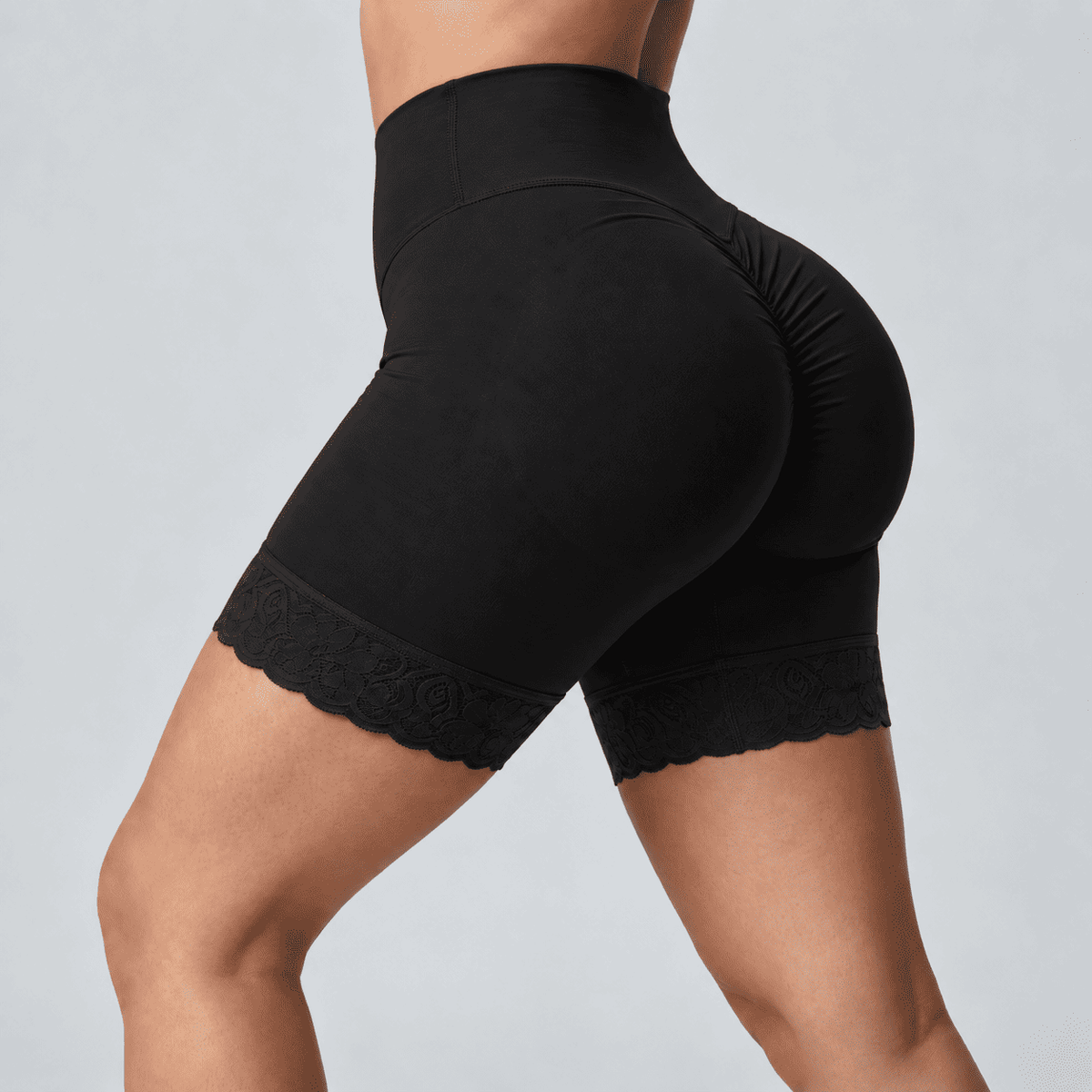 Shorty Sculpt — Courbes sublimées, touche de dentelle -